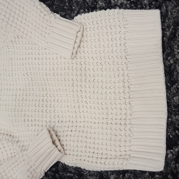 Girls Old Navy knit sweater - Picture 3 of 4